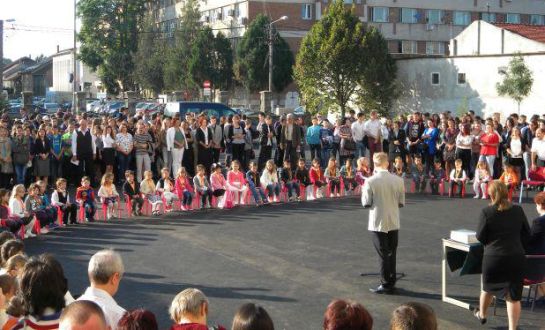 Erdély-szerte több mint 163 ezer diák kezdte meg ma az iskolát magyarul