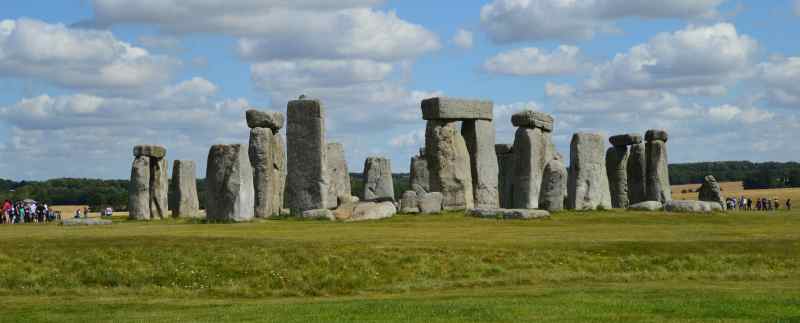 Újabb kőoszlopok az angliai Stonehenge közelében