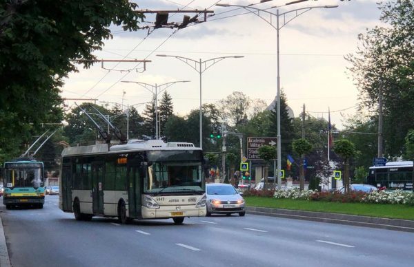 Öt nap után beszüntették a sztrájkot a bukaresti közszállítók