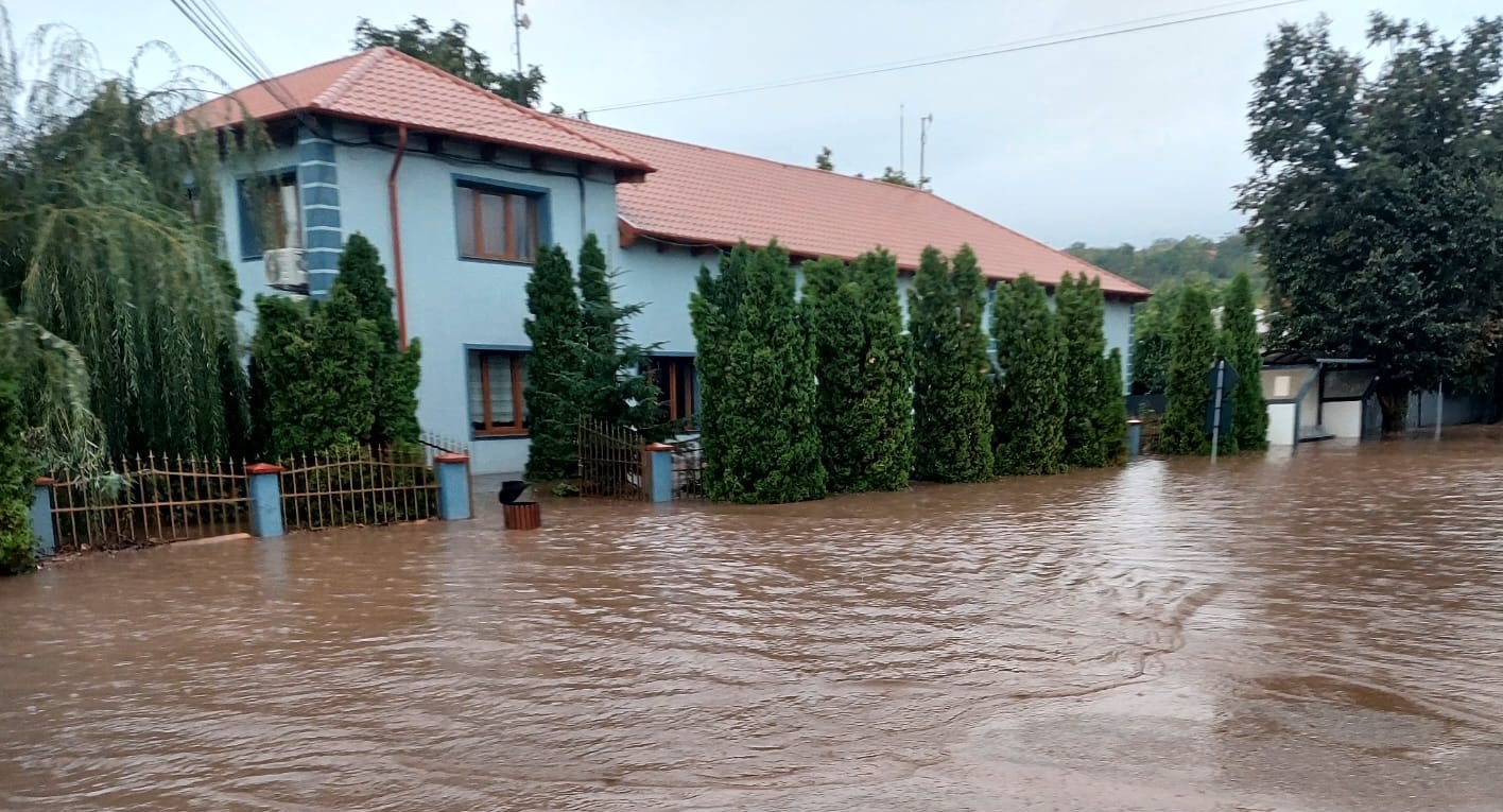 Fertőtlenítési akciókat végeznek az árvíz által érintett területeken